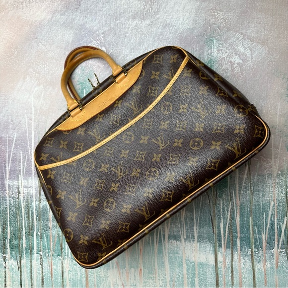 Louis Vuitton Handbags - Vintage Louis Vuitton Deauville Monogram Top Handle Zippered Purse in EUC